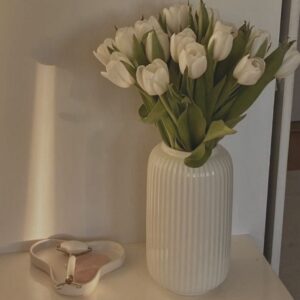 Minimalist Ribbed Ceramic Vase – Nordic White Floral Vase